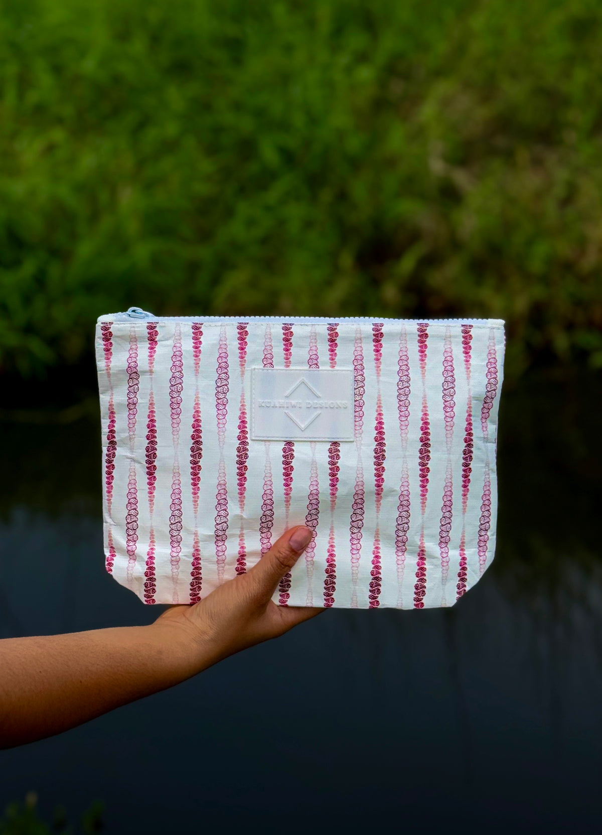 Ombré Niihau Kahelelani Cosmetic Bag