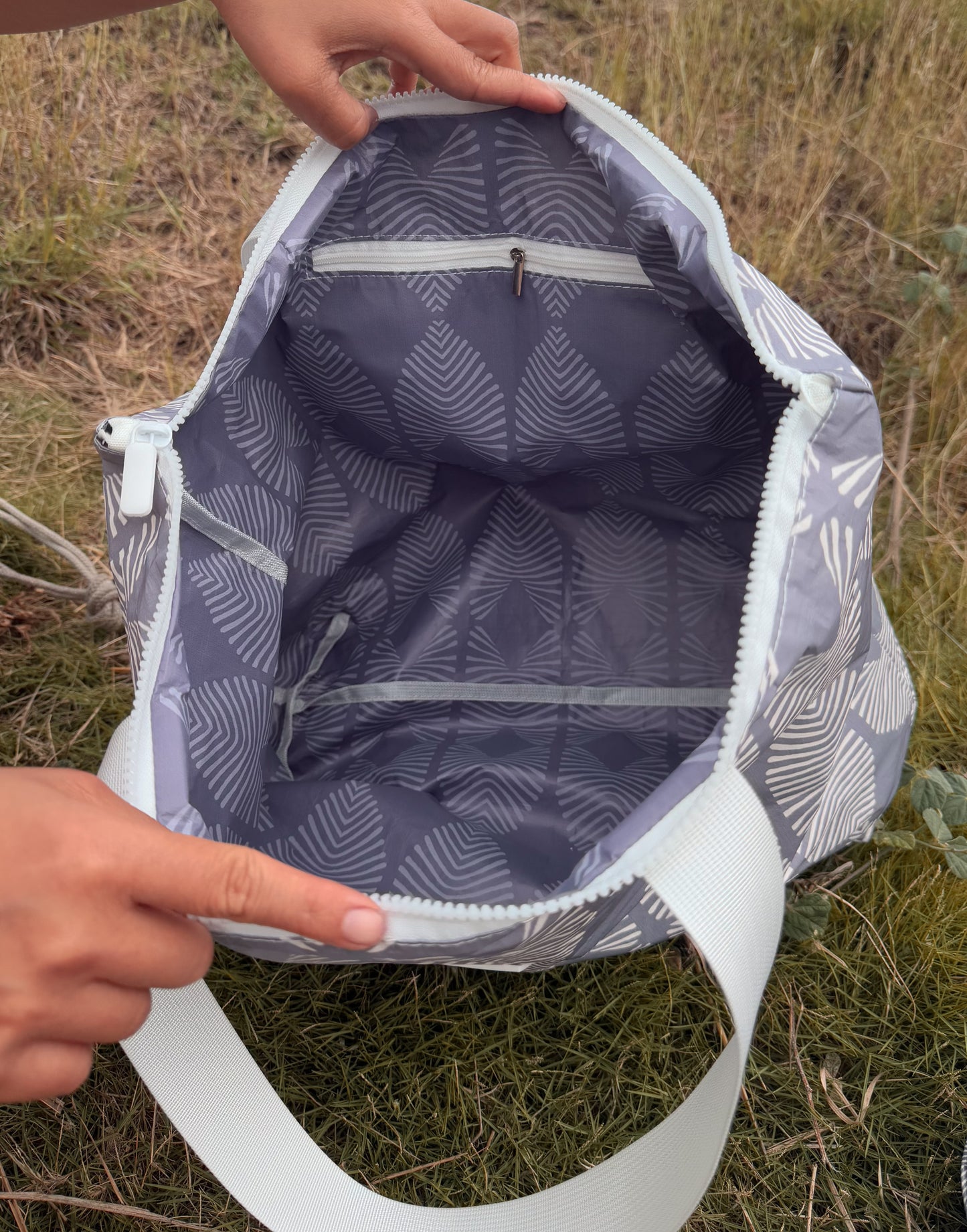 Kalo Zipper Tote Bag