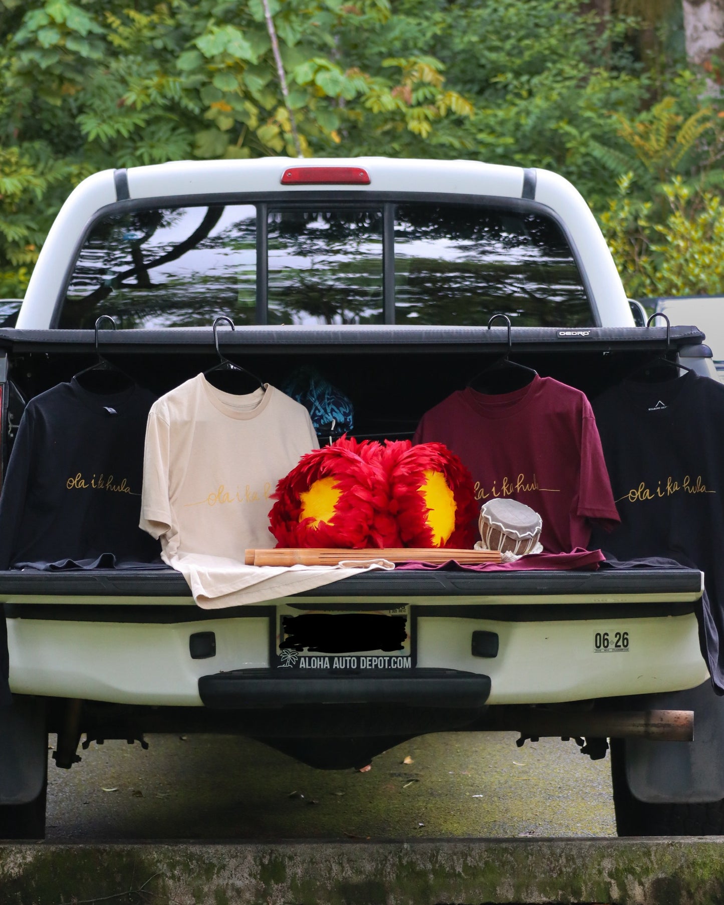 Hula Tee in Maroon