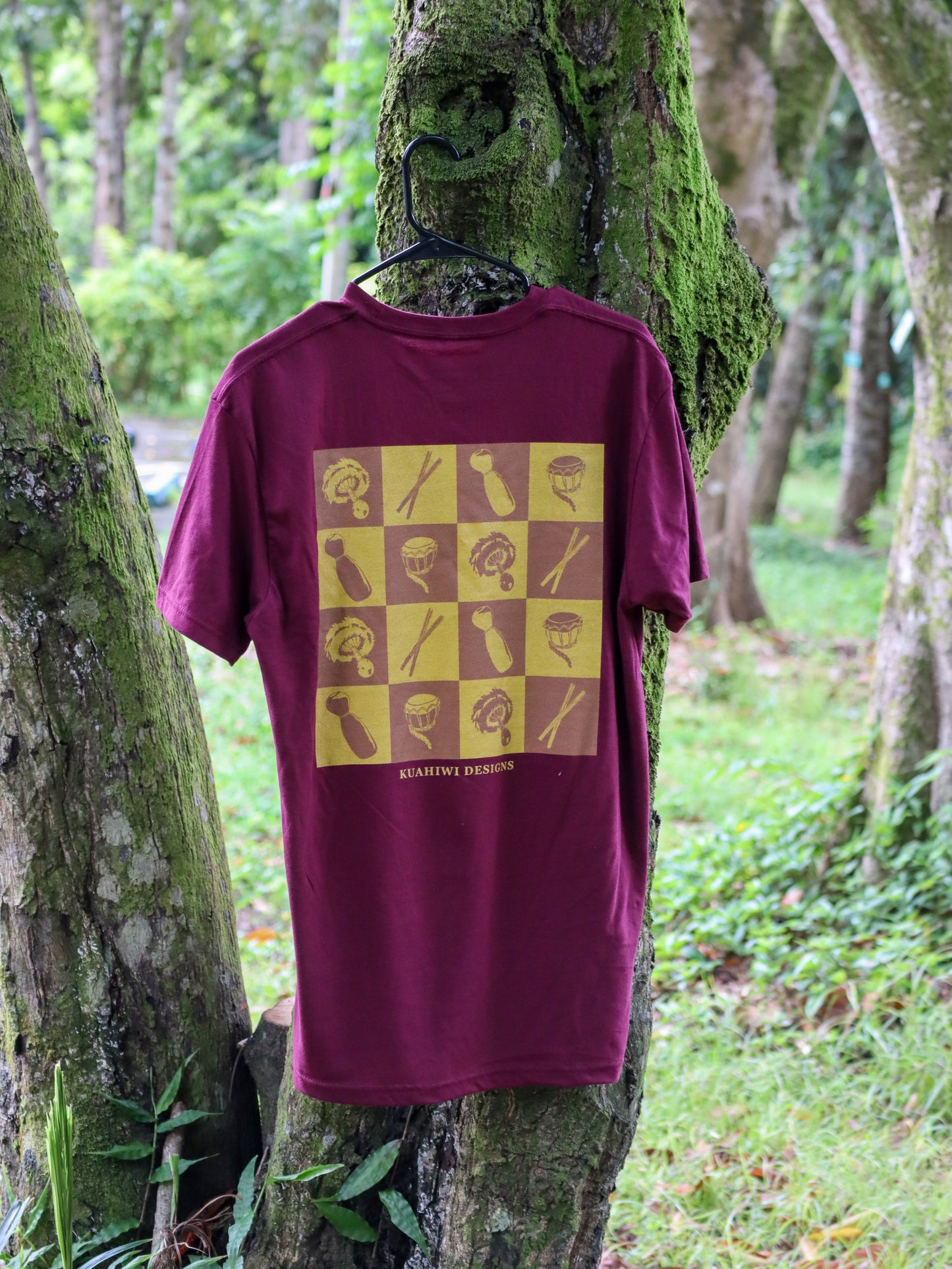 Hula Tee in Maroon