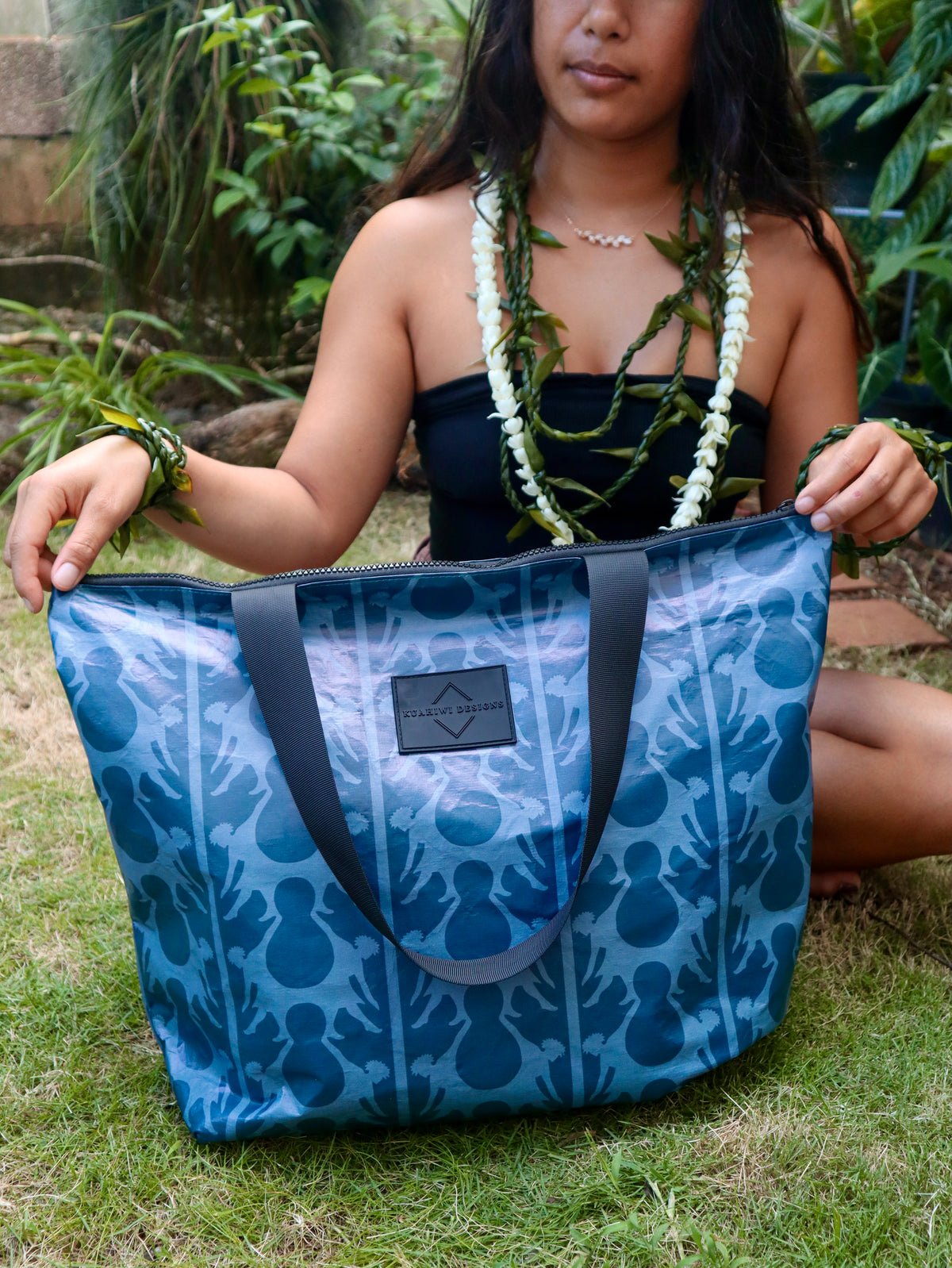 Hula and Ipu Heke Zipper Tote Bag