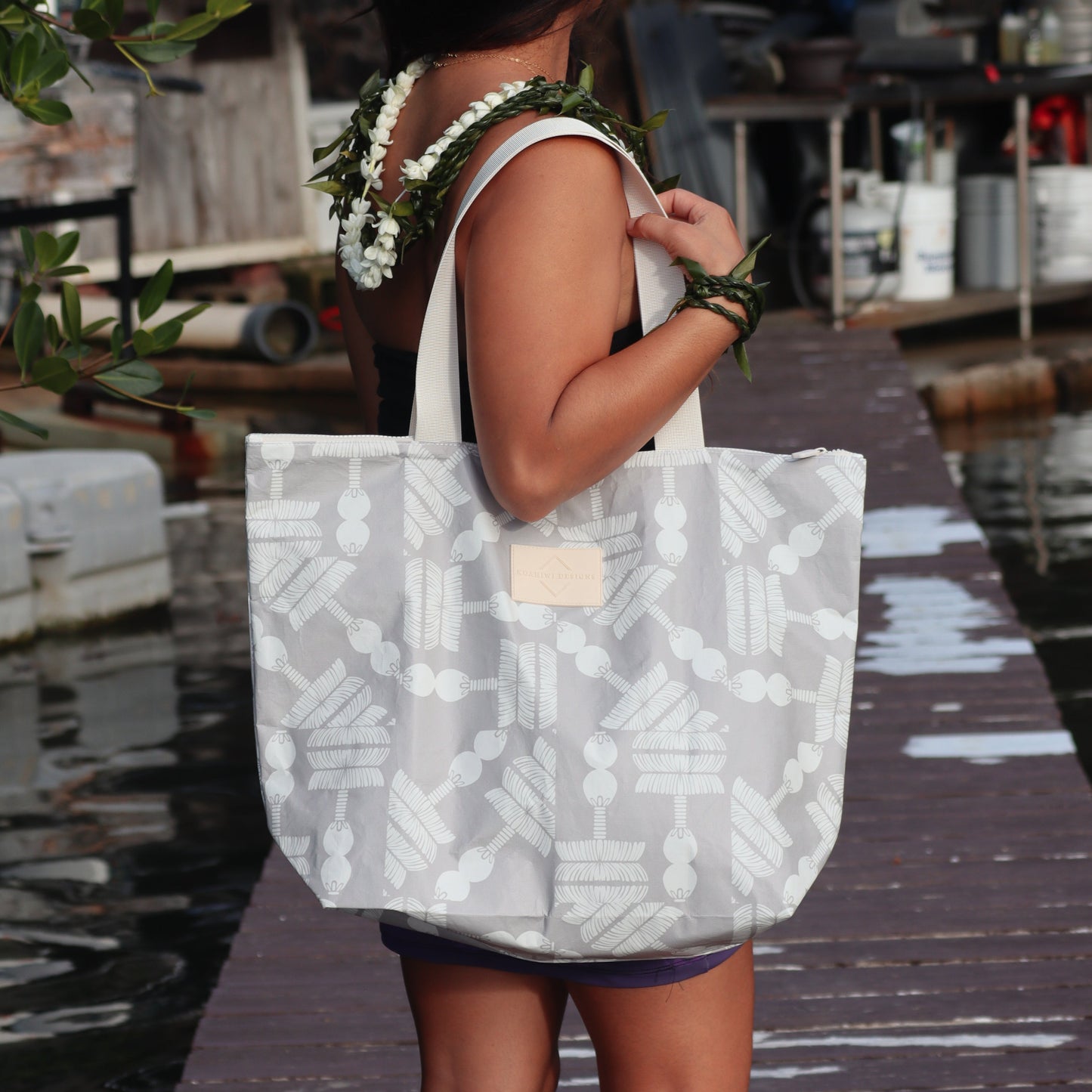 ʻUlīʻulī Zipper Tote Bag