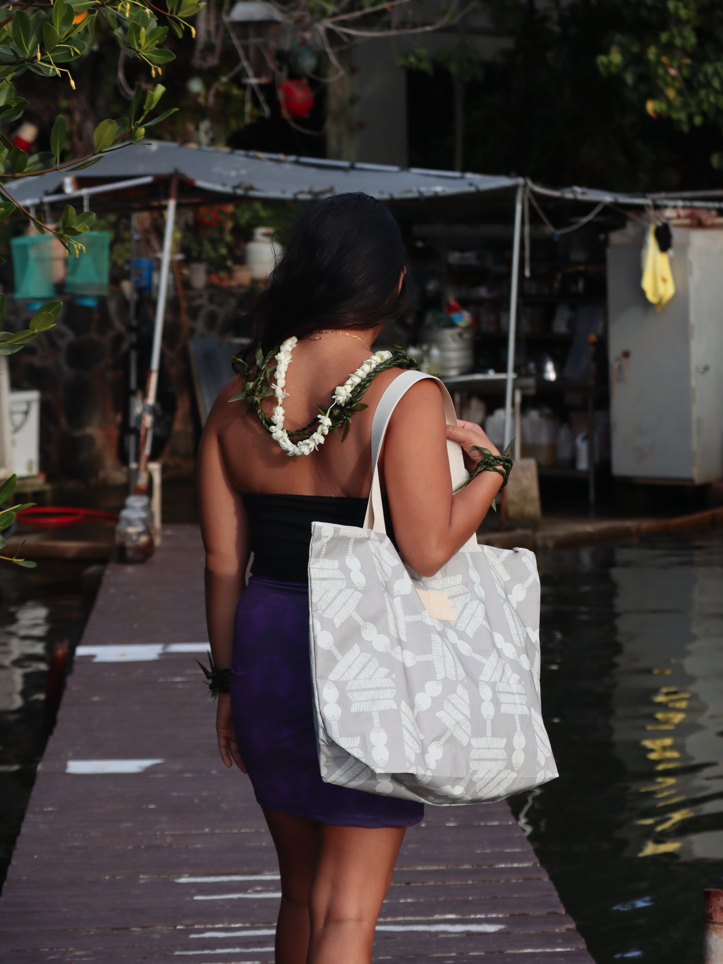 ʻUlīʻulī Zipper Tote Bag