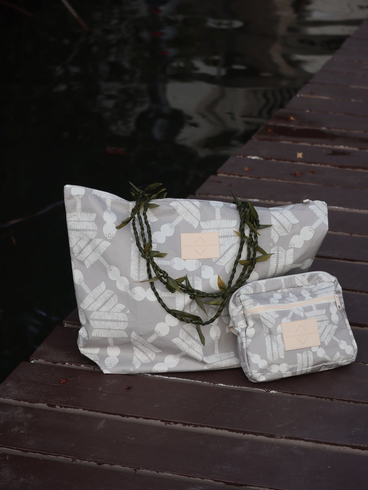 ʻUlīʻulī Zipper Tote Bag