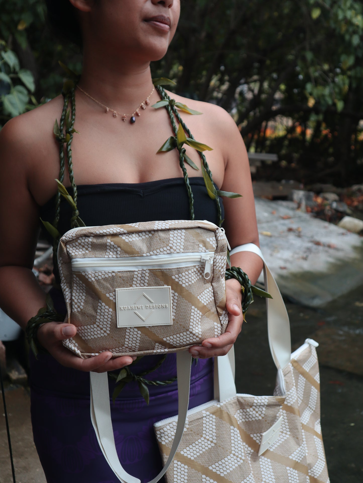 Ni'ihau Momi Shell Fanny Pack