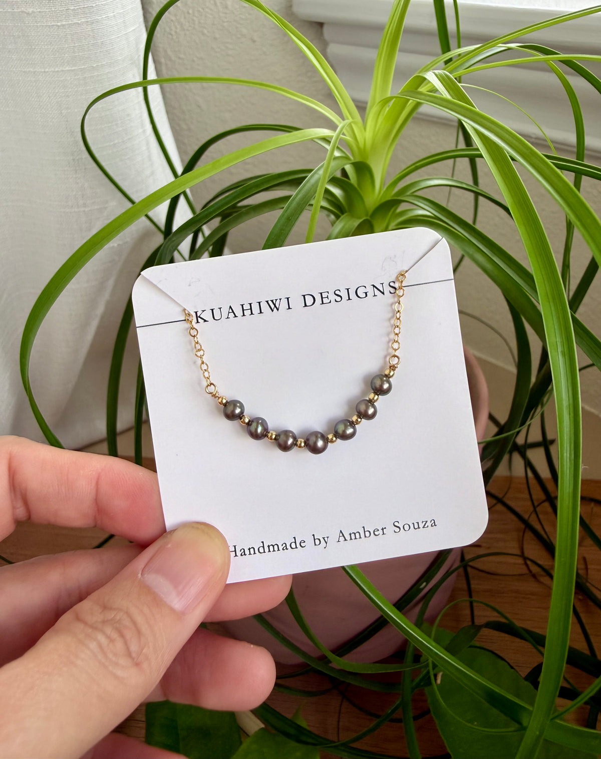 Curved Mini Pearl Necklace