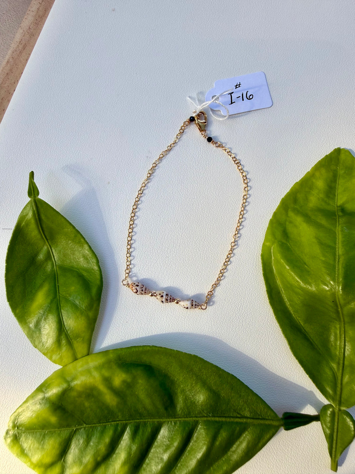 Oahu Laiki Shell Bracelet